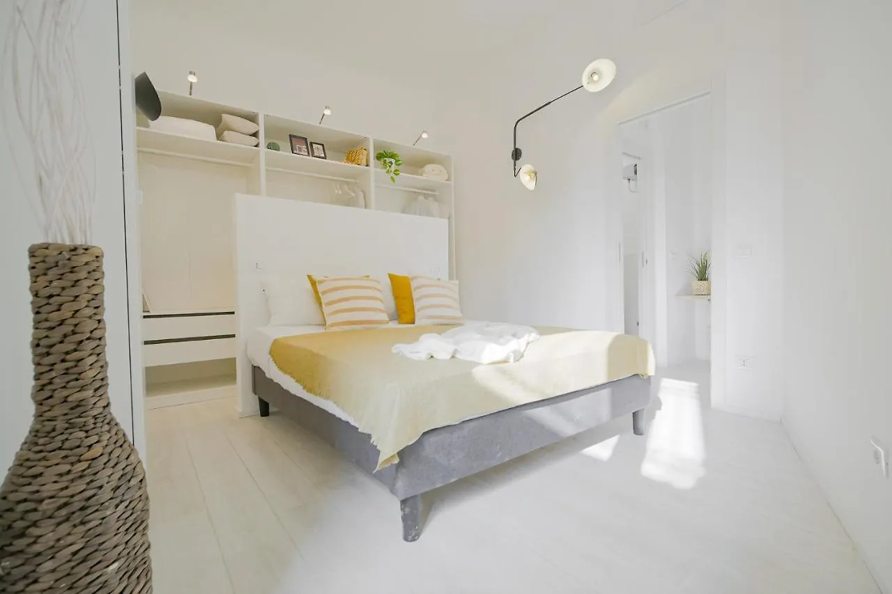 Cont36 -Total White- Esclusive Apartment Milan 0*,  Italy